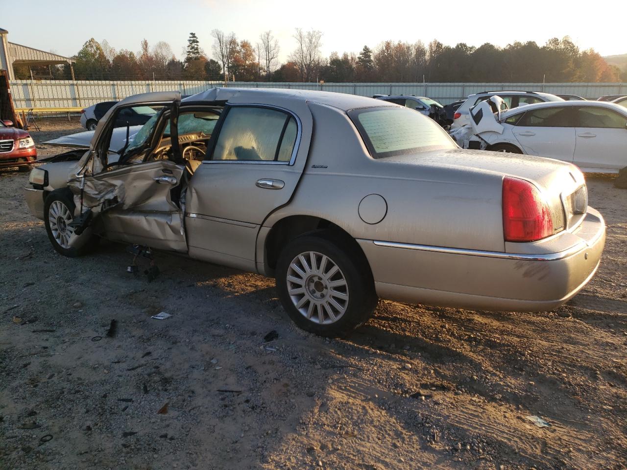 Lot #2988605284 2005 LINCOLN TOWN CAR S