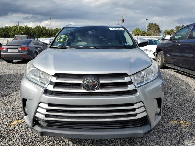 VIN 5TDKZRFH7HS513982 2017 Toyota Highlander, SE no.5