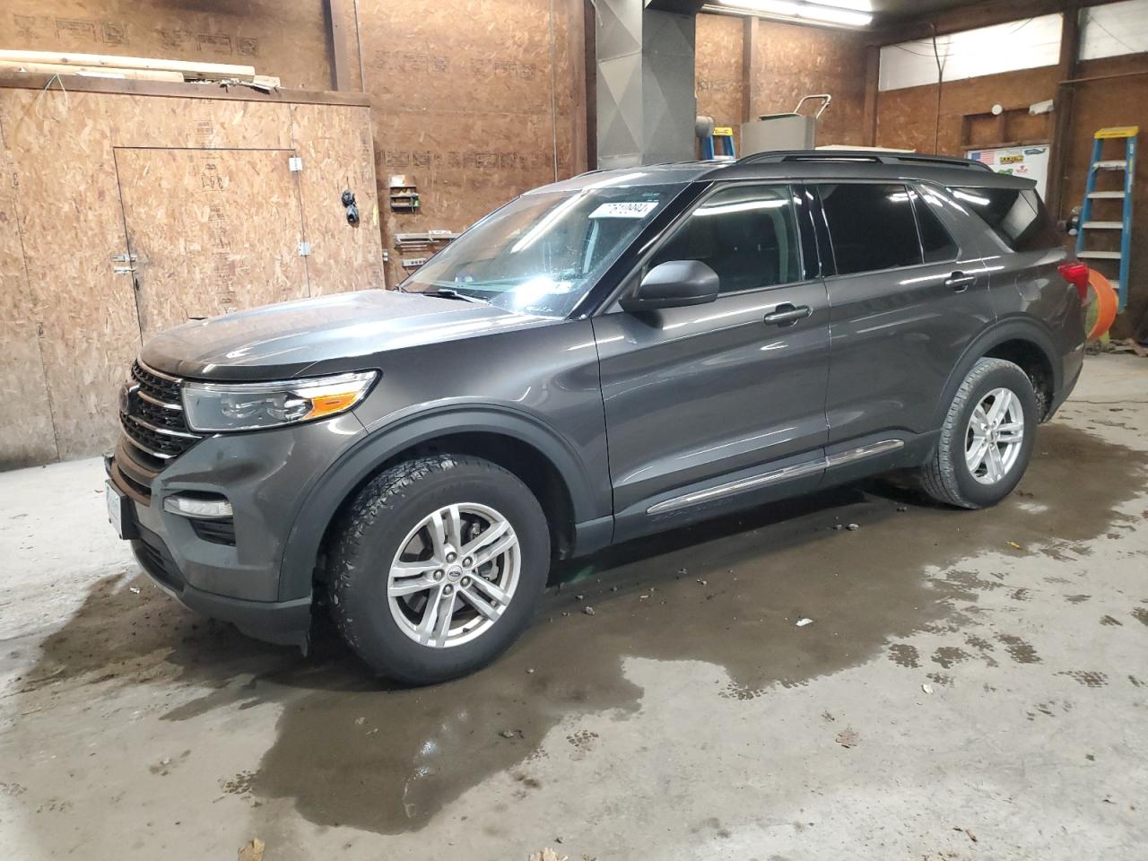  Salvage Ford Explorer