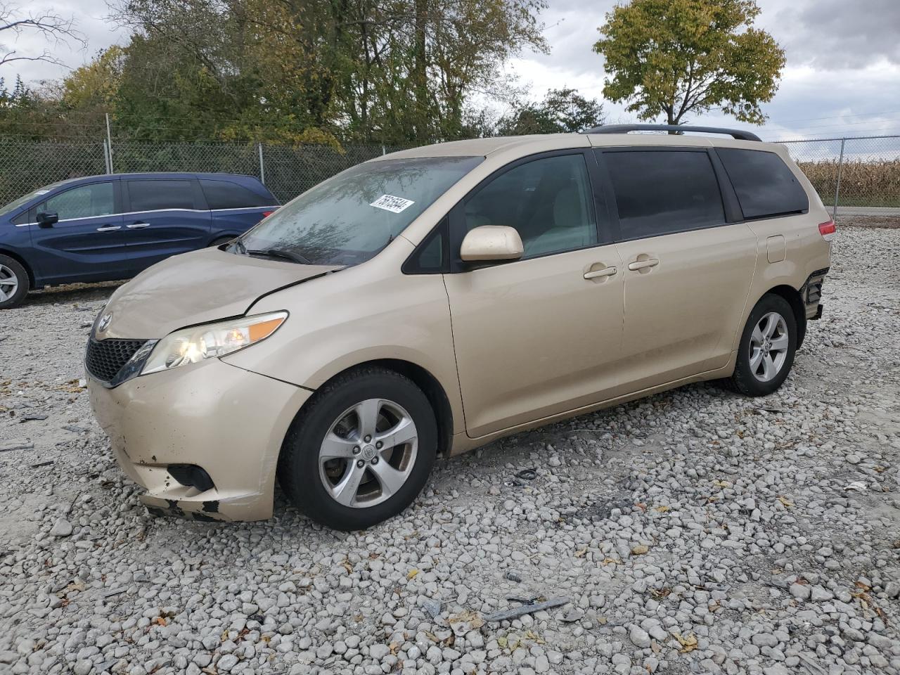 Toyota Sienna 2011 E grade