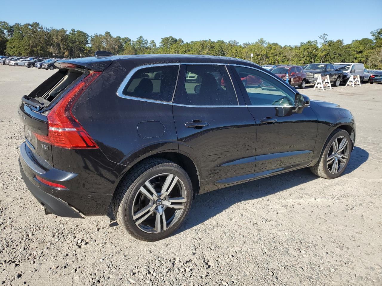 Lot #2935937853 2018 VOLVO XC60 T5 MO