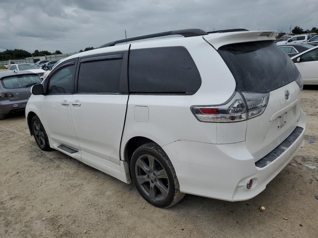 Lot #2989300275 2017 TOYOTA SIENNA SE