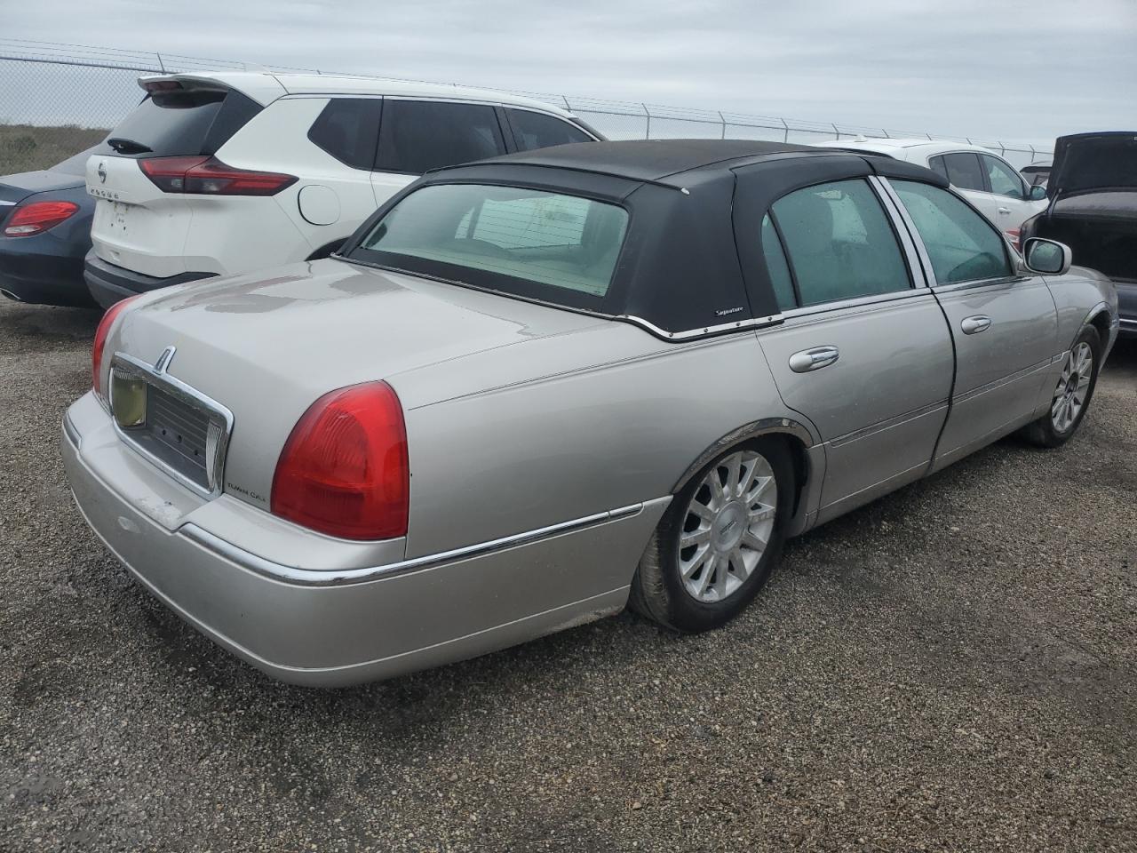 Lot #3028076506 2006 LINCOLN TOWN CAR S