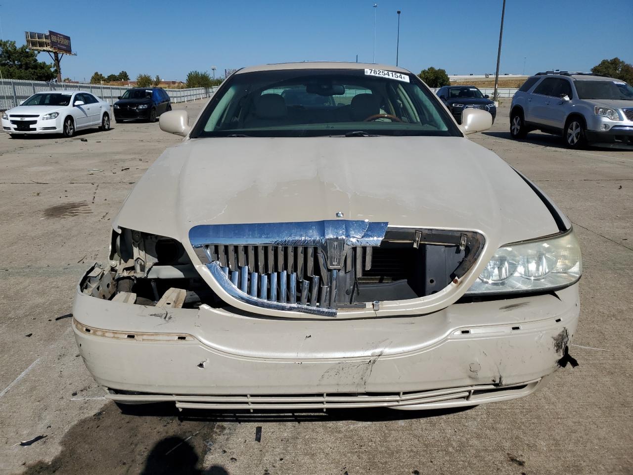 Lot #2945690682 2003 LINCOLN TOWN CAR C