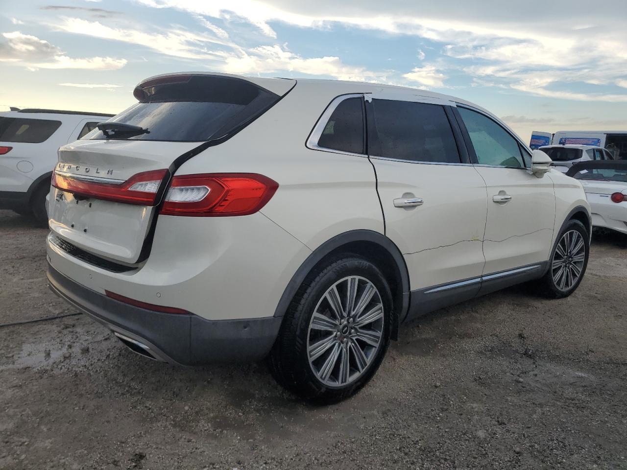 Lot #2905203537 2016 LINCOLN MKX BLACK