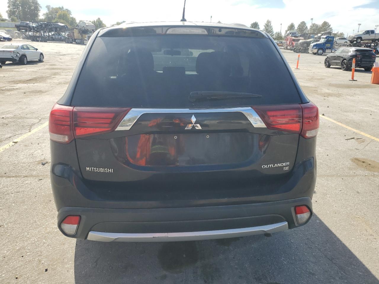 MITSUBISHI OUTLANDER SE
