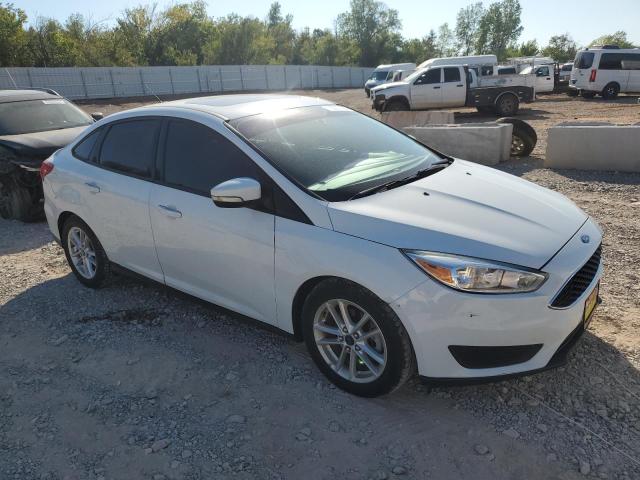 VIN 1FADP3F29GL204916 2016 Ford Focus, SE no.4