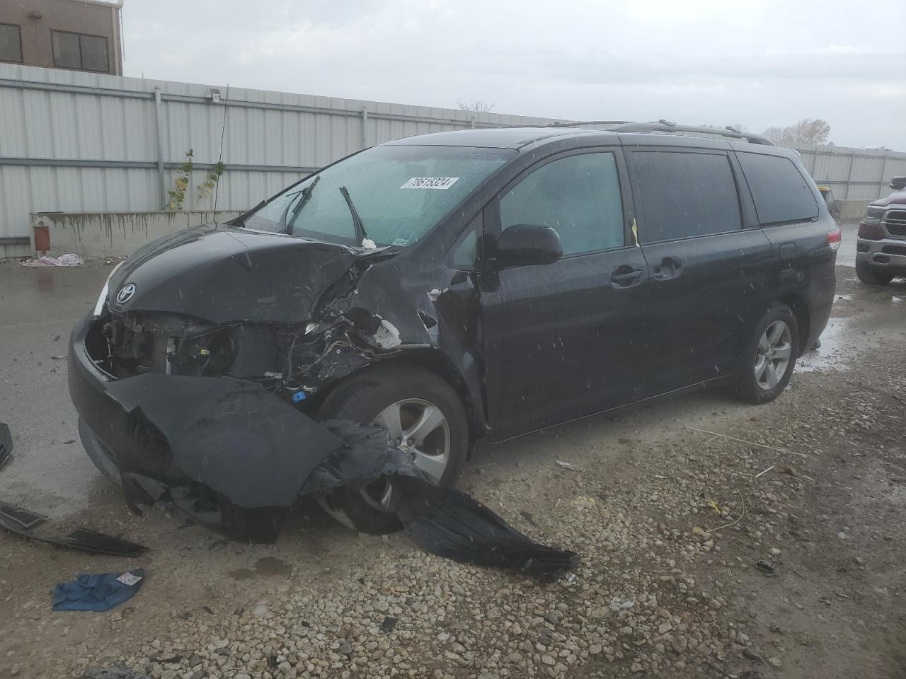  Salvage Toyota Sienna