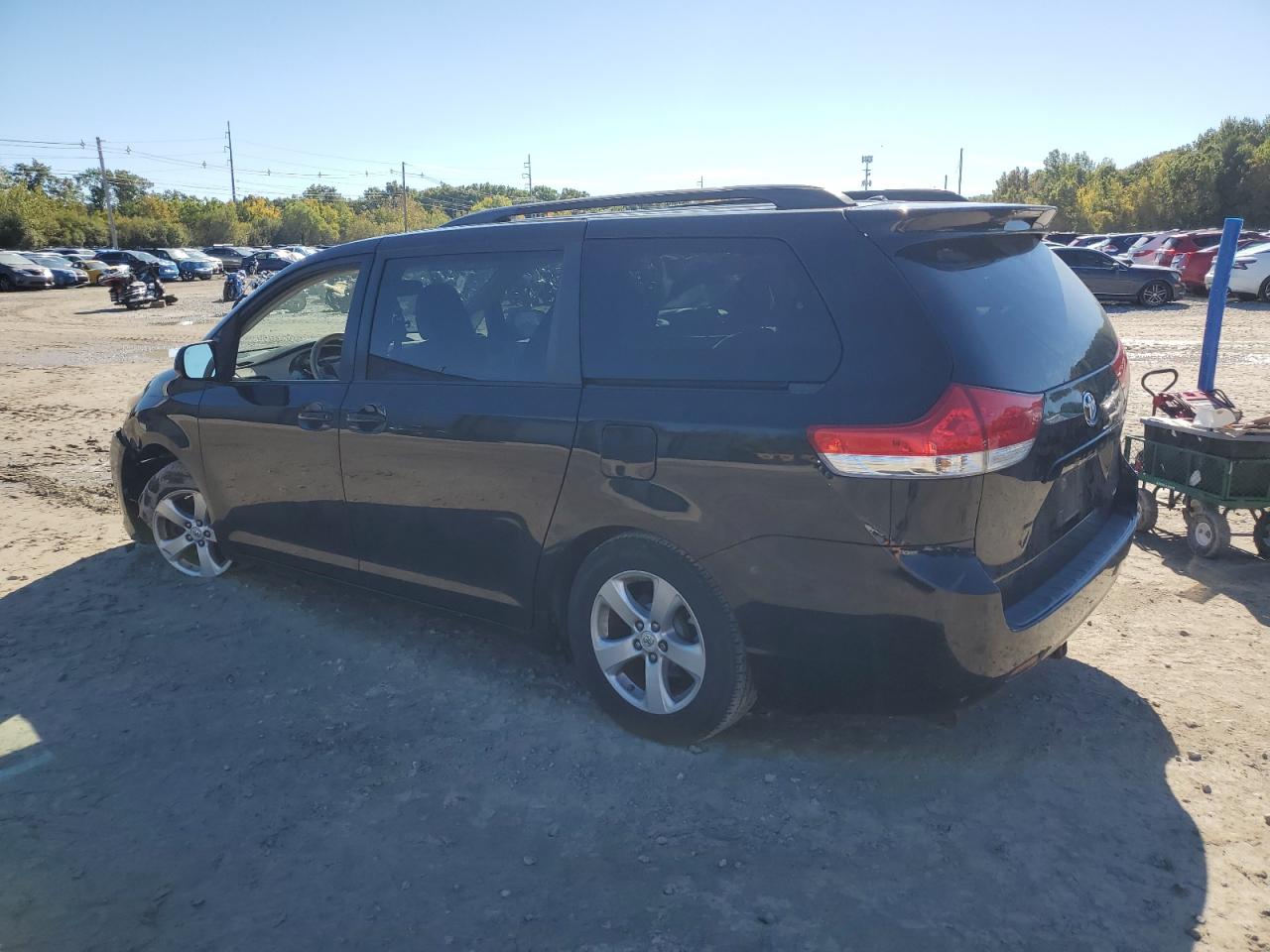 Lot #3033037987 2011 TOYOTA SIENNA LE