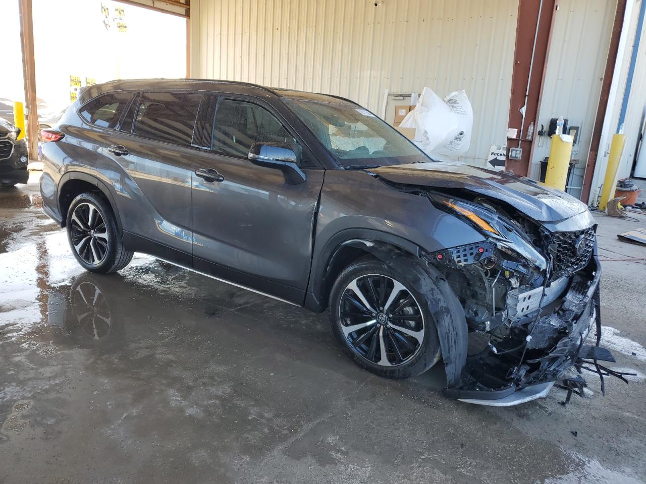 Lot #2989358639 2022 TOYOTA HIGHLANDER