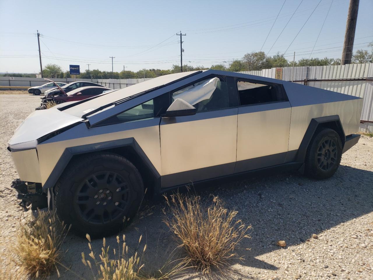 TESLA CYBERTRUCK