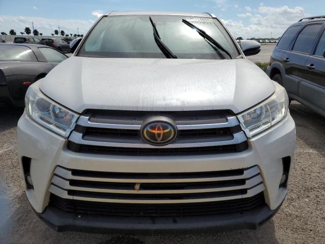 VIN 5TDJZRFH1JS890941 2018 Toyota Highlander, SE no.5