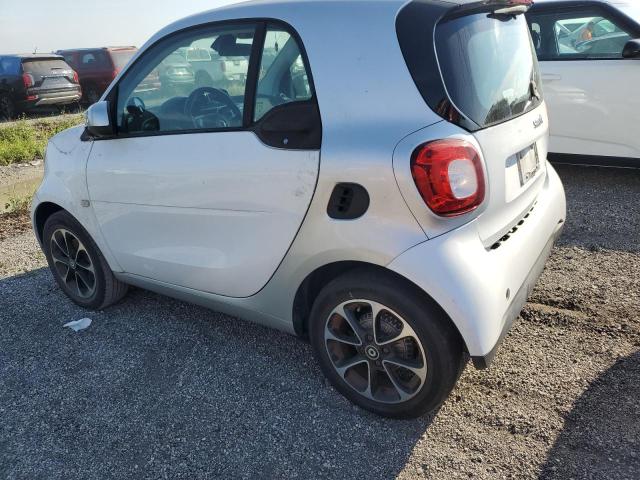 VIN WMEFJ5DA1GK067097 2016 Smart Fortwo no.2