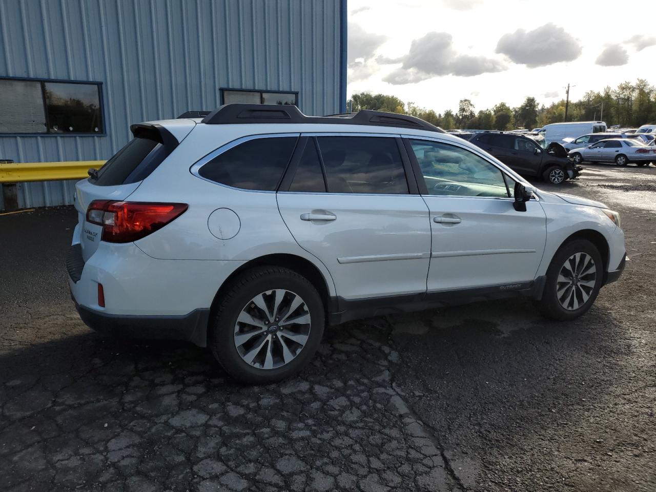 Lot #2989132611 2015 SUBARU OUTBACK 2.