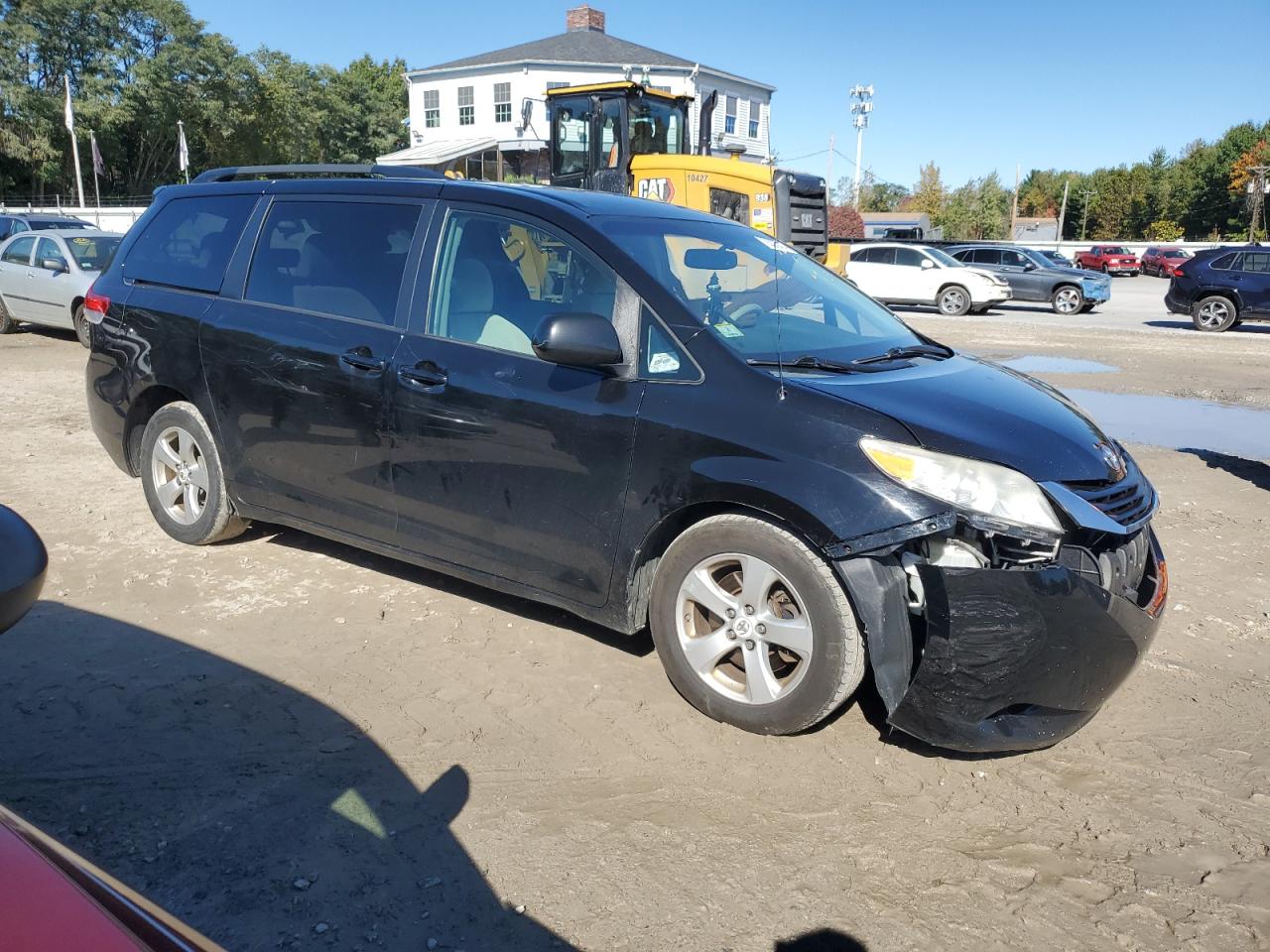 Lot #3033037987 2011 TOYOTA SIENNA LE