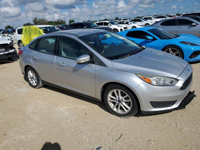 VIN 1FADP3F2XHL202223 2017 Ford Focus, SE no.4