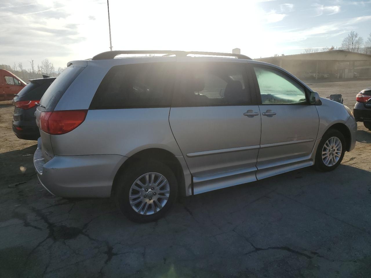 Lot #2955241658 2009 TOYOTA SIENNA XLE