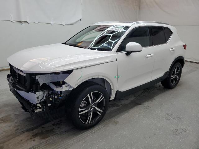 VOLVO XC40 CORE 2025 white  gas YV4L12UJ3S2473842 photo #1