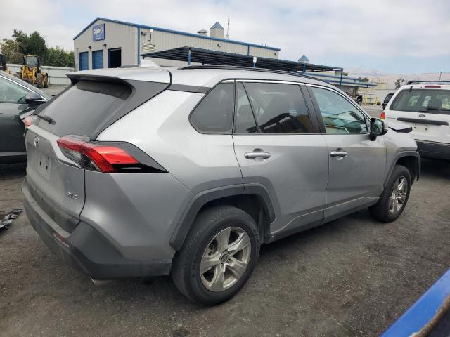 VIN 2T3W1RFV3MC154462 2021 Toyota RAV4, Xle no.3