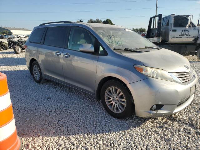 VIN 5TDYK3DC6GS749833 2016 Toyota Sienna, Xle no.4