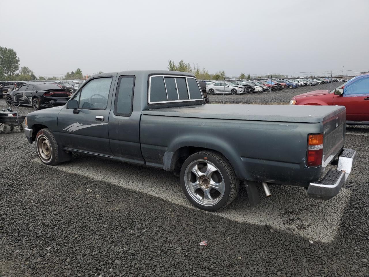 Lot #2942974285 1993 TOYOTA PICKUP 1/2