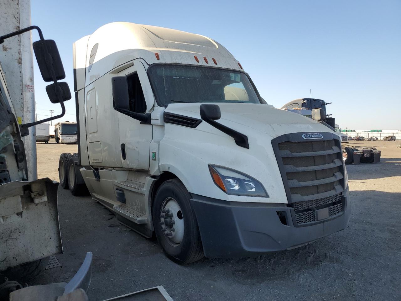 Lot #2935447127 2022 FREIGHTLINER CASCADIA 1