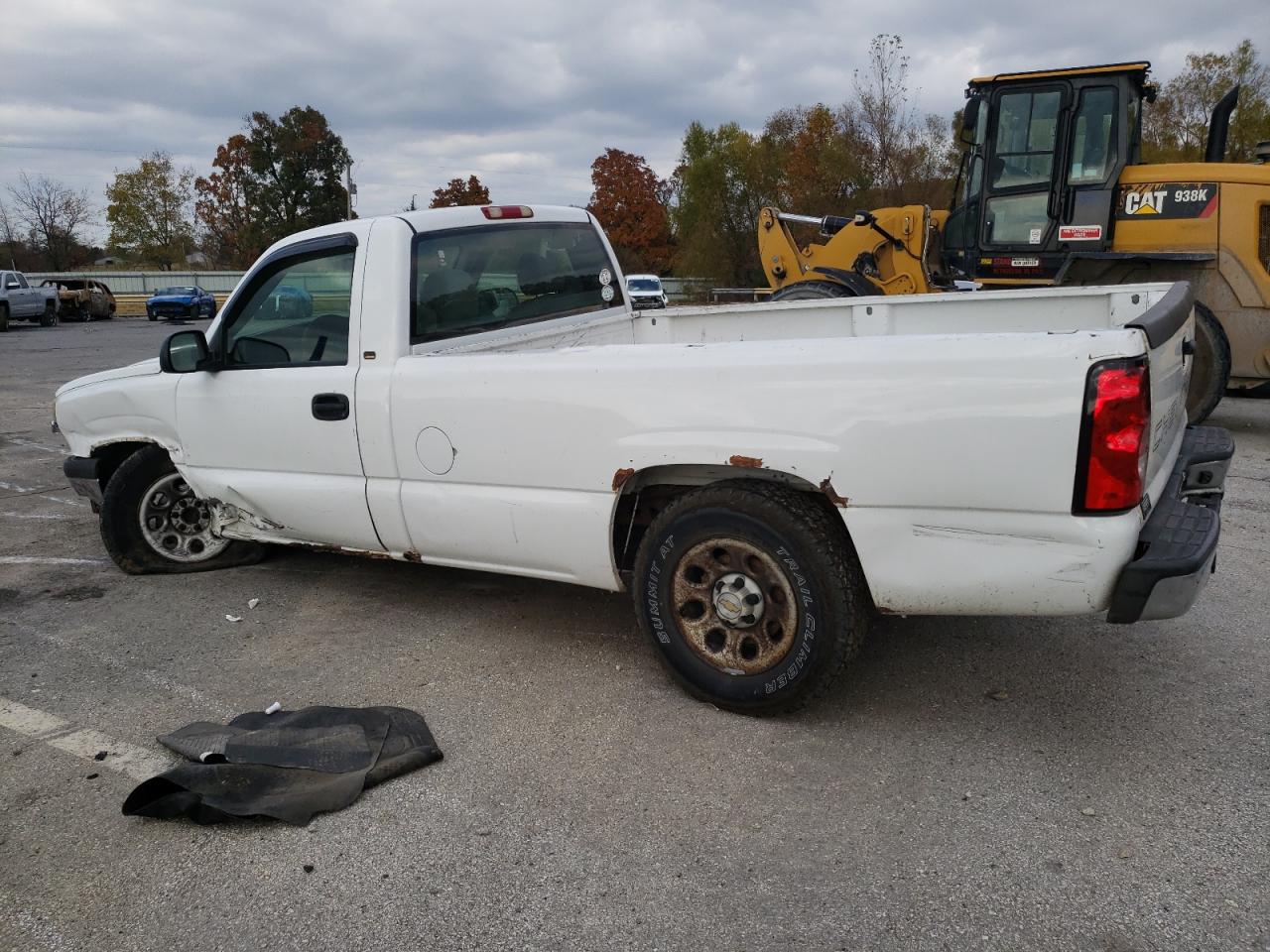 Lot #2955311519 2005 CHEVROLET C1500 SILV