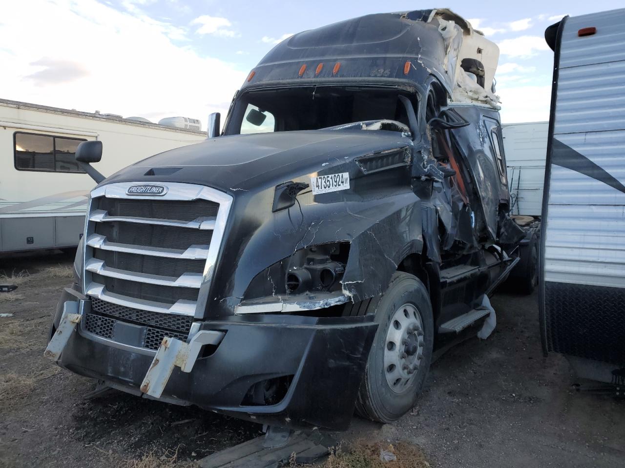 Lot #2940519448 2020 FREIGHTLINER CASCADIA 1