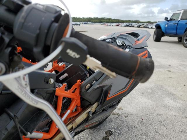 2022 KTM 690 SMC R VBKLSV40XNM736084