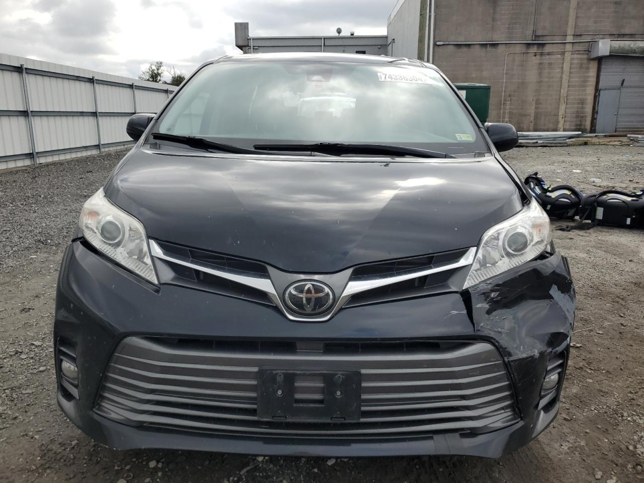 Lot #2986624254 2020 TOYOTA SIENNA XLE