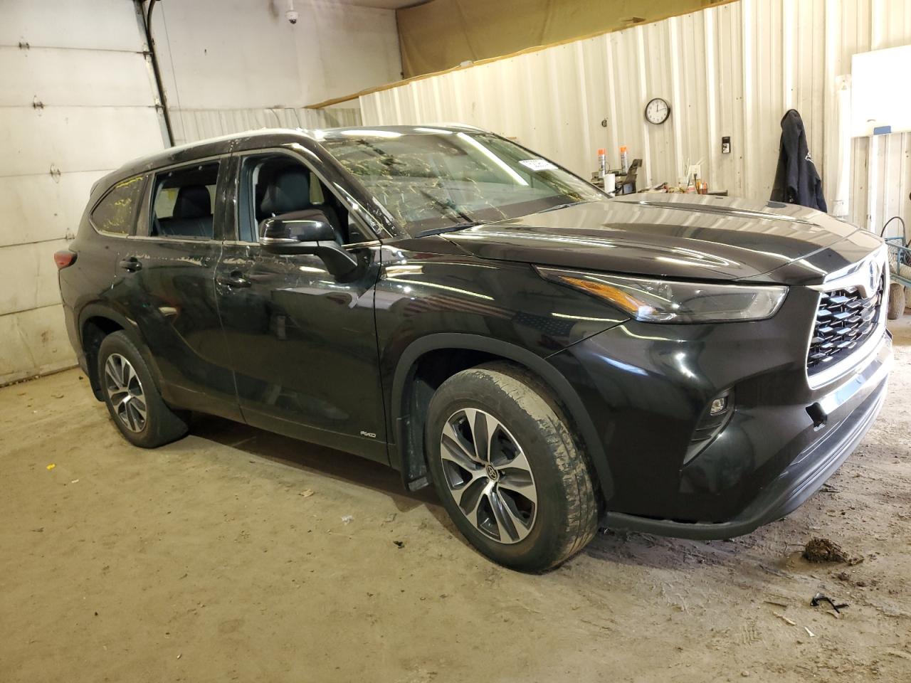 Lot #2909545336 2022 TOYOTA HIGHLANDER