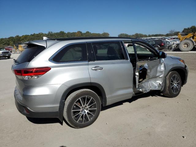 VIN 5TDJZRFH2JS846673 2018 Toyota Highlander, SE no.3