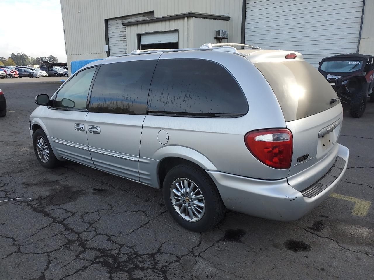 Lot #3029440690 2002 CHRYSLER TOWN & COU