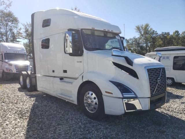 2022 VOLVO VN VNL #2938381635