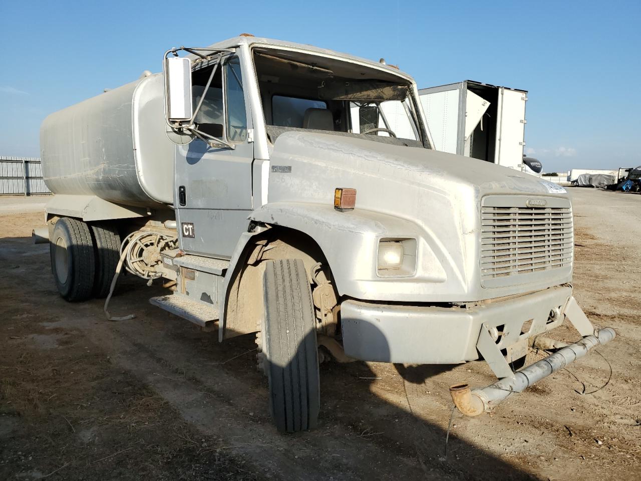 Lot #3207997286 2000 FREIGHTLINER MEDIUM CON