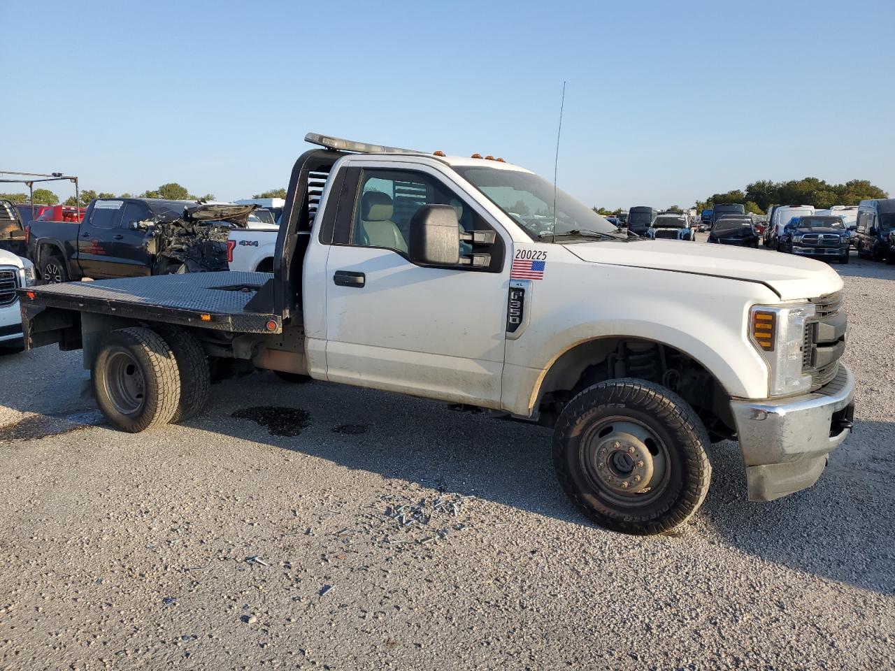 FORD F350 SUPER 2018 white  gas 1FDRF3H61JEC27326 photo #1