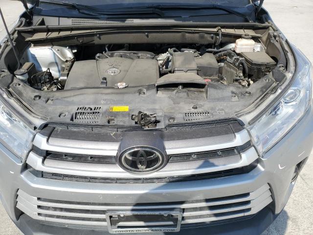 VIN 5TDKZRFH5JS286717 2018 Toyota Highlander, SE no.11