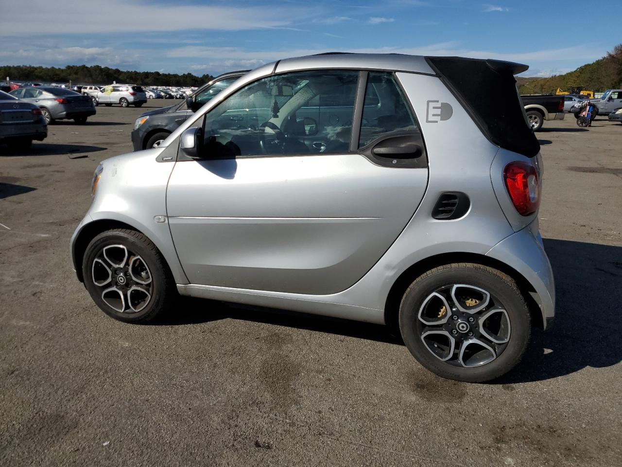 Lot #2988133012 2018 SMART FORTWO