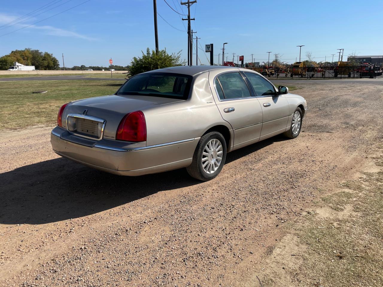 Lot #2940270089 2003 LINCOLN TOWN CAR E