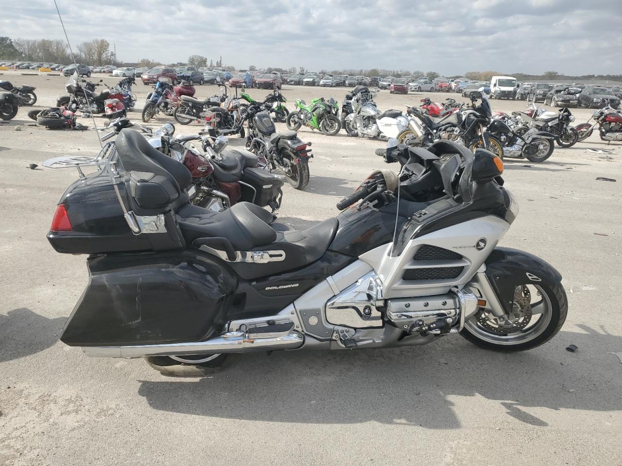 Lot #2962847157 2012 HONDA GL1800