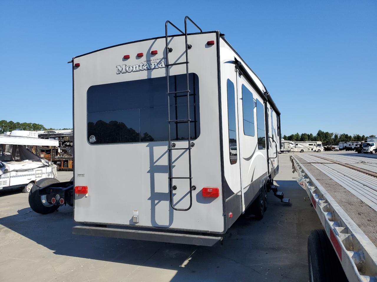 Lot #2952963440 2016 MONT 5TH WHEEL