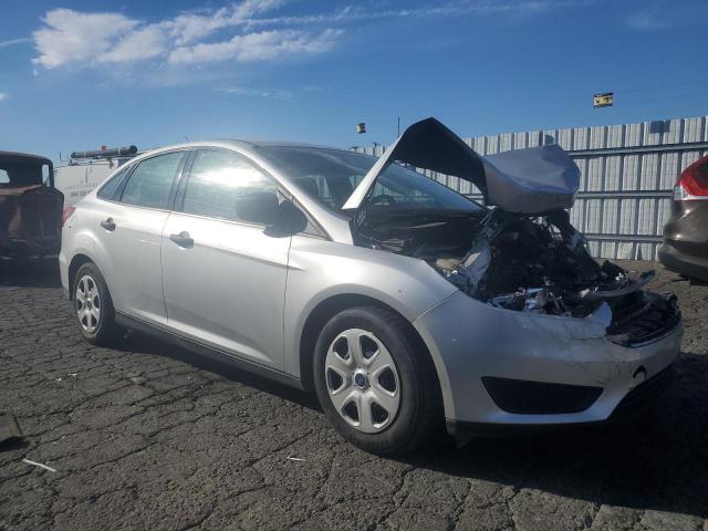 VIN 1FADP3E25JL211659 2018 Ford Focus, S no.4