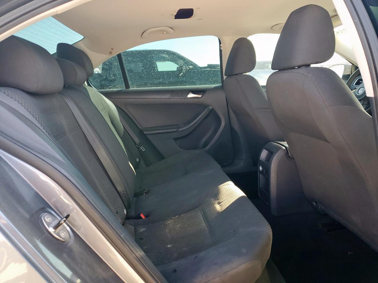 VOLKSWAGEN JETTA BASE