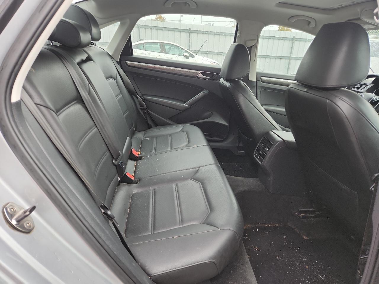 VOLKSWAGEN PASSAT SE