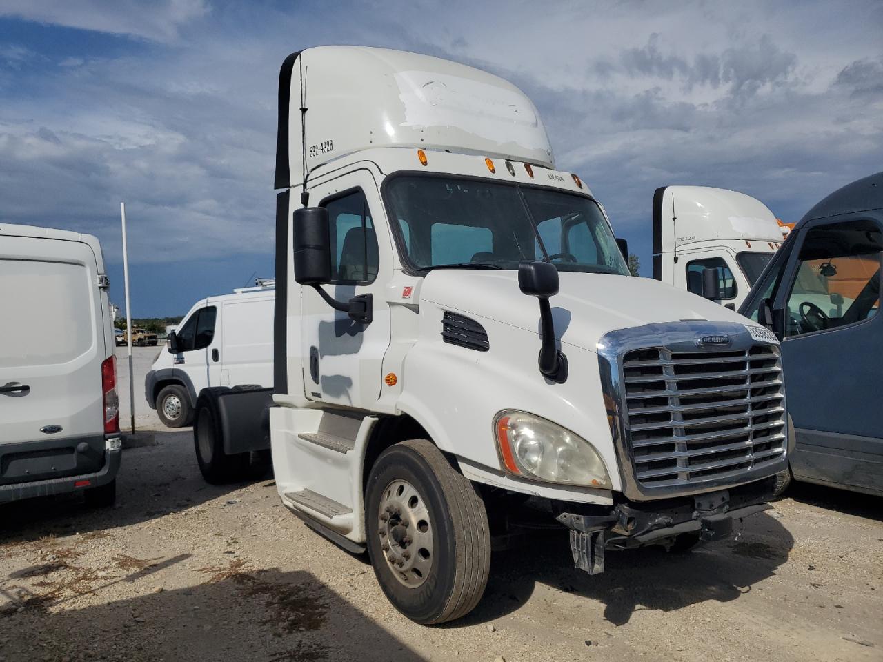 Lot #3265903117 2015 FREIGHTLINER CASCADIA