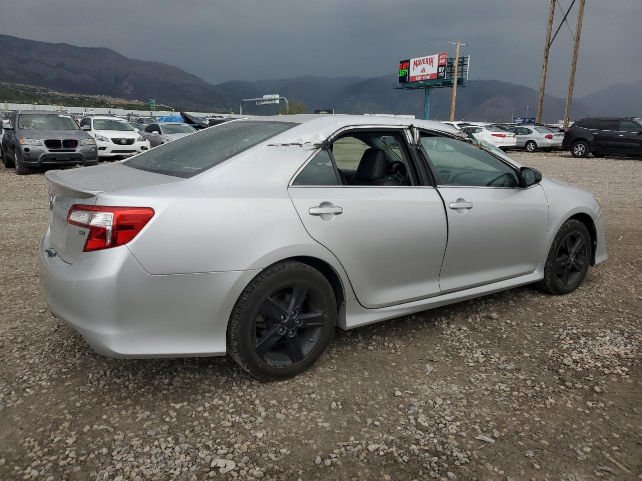 TOYOTA CAMRY BASE