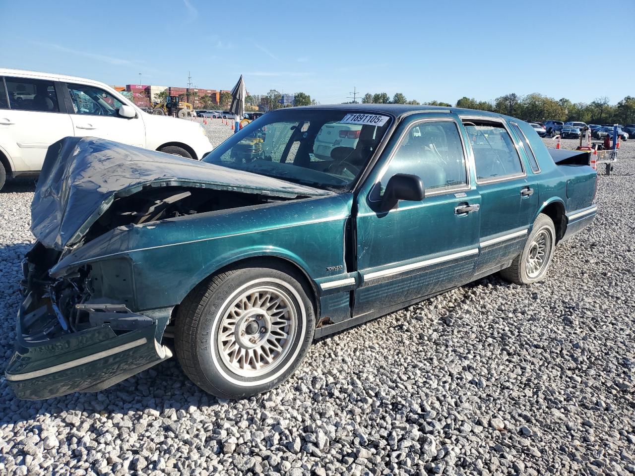  Salvage Lincoln Towncar