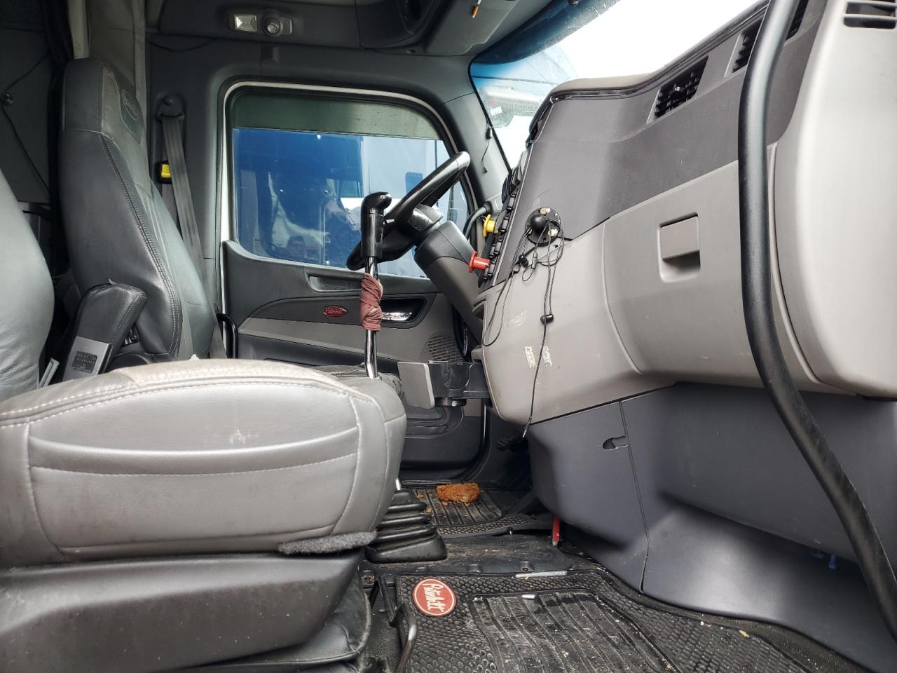 Lot #3271819655 2016 PETERBILT 579