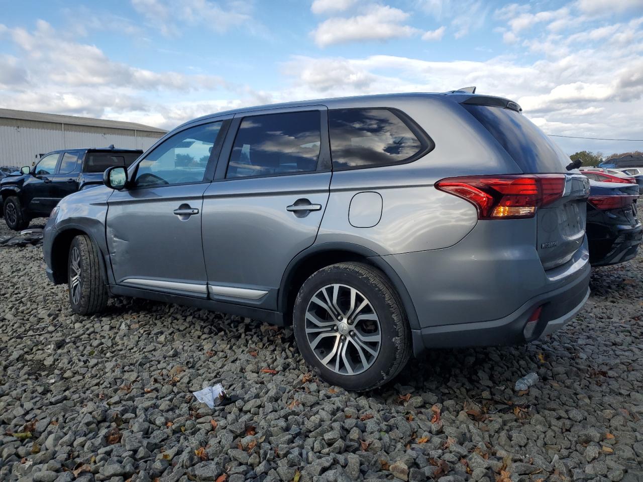MITSUBISHI OUTLANDER ES