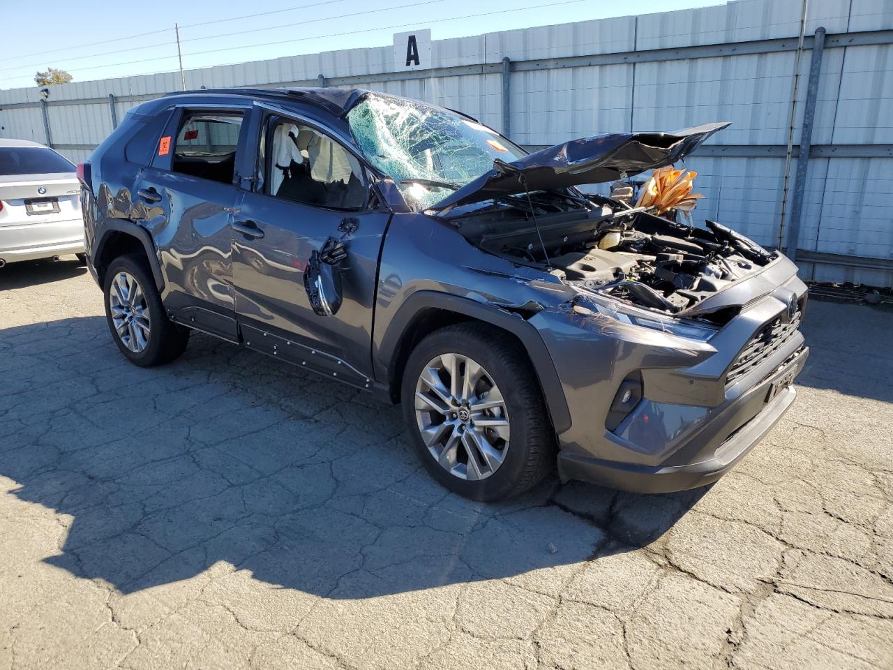 TOYOTA RAV4 XLE PREMIUM